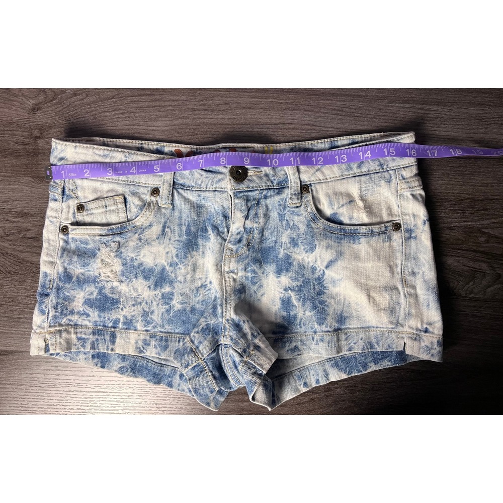 Vintage Y2K Mudd Acid Wash Denim Shorts Low Rise Size 9 Distressed - Picture 5 of 7